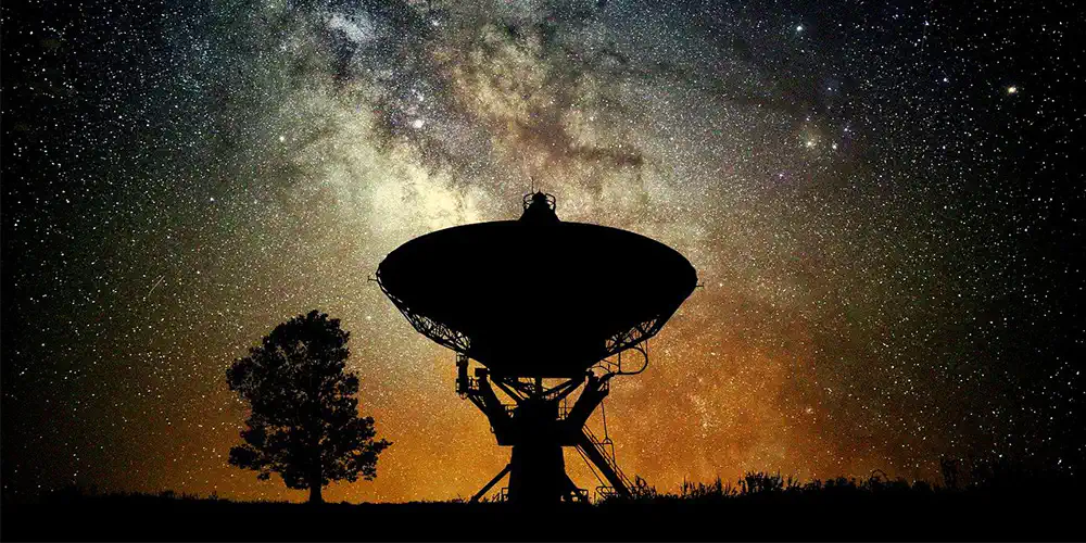 Freeform optics in radio astronomy