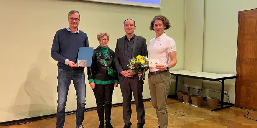 Cena za fasádu pro udržitelnou dřevěnou hybridní budovu