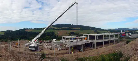 Rohbau des Firmengebäudes im Jahr 2018 Rohbau des Firmengebäudes im Jahr 2018