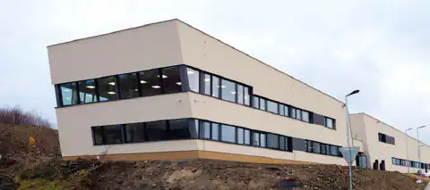 Fertiggestellte Betriebsstätte der asphericon s.r.o.  Fertiggestellte Betriebsstätte der asphericon s.r.o.