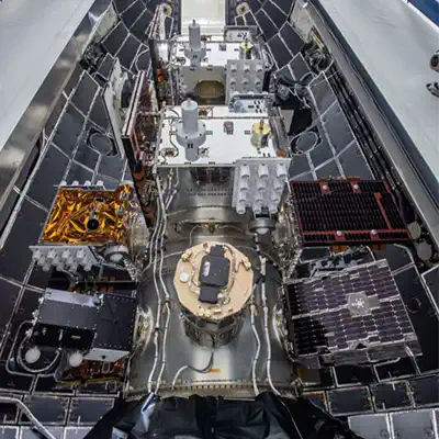 Obr. 1 Jeden ze šesti satelitů | © U.S. Air Force Obr. 1 Jeden ze šesti satelitů | © U.S. Air Force