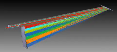 Abbildung 3: Das optimierte Design auf Basis von Freiformoptiken erweitert das klassische Öffner-Strecker-Konzept, ermöglicht größere spektrale Bandbreiten und eine verbesserte Strahlqualität. Der Geometriewechsel von sphärischen zu komplexen Spiegelgeometrien erlaubt zudem die Integration nicht austauschbarer Komponenten wie Gitter sowie Spiegel mit hohem Aspektverhältnis in kompakter Bauform. Abbildung 3: Das optimierte Design auf Basis von Freiformoptiken erweitert das klassische Öffner-Strecker-Konzept, ermöglicht größere spektrale Bandbreiten und eine verbesserte Strahlqualität. Der Geometriewechsel von sphärischen zu komplexen Spiegelgeometrien erlaubt zudem die Integration nicht austauschbarer Komponenten wie Gitter sowie Spiegel mit hohem Aspektverhältnis in kompakter Bauform.